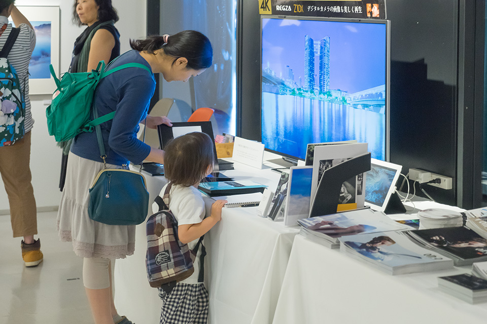 写真展の様子：東京カメラ部2015写真展