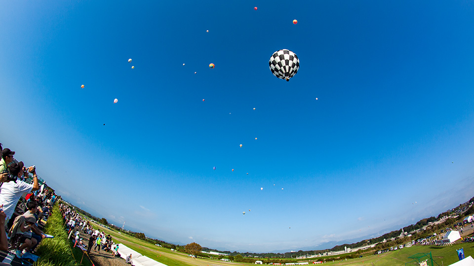 東京カメラ部10選 藤原嘉騎、別所隆弘、八木千賀子×特定非営利活動法人 熱気球運営機構 会長 町田耕造×佐賀市 経済部 2016熱気球世界選手権 推進室広報・イベント係長 杠 精士郎「大空を撮ろう！ ～被写体としての熱気球の魅力～」