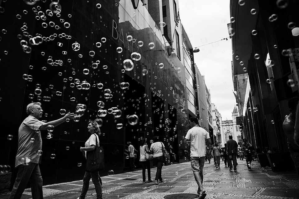 キヤノンマーケティングジャパン：写真家 渋谷敦志、株式会社日本写真企画 フォトコン編集部 副編集長 坂本太士「RF レンズで見つめるスナップとポートレートの あいだ　～RF24-240mm F4-6.3 IS USMの魅力を語る～」