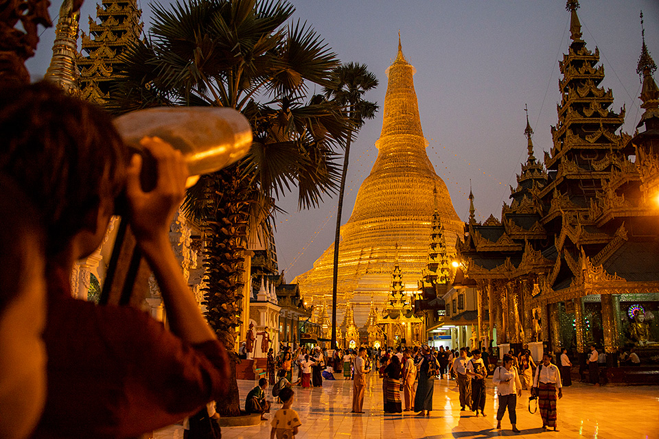 キヤノンマーケティングジャパン：写真家 渋谷敦志、株式会社日本写真企画 フォトコン編集部 副編集長 坂本太士「RF レンズで見つめるスナップとポートレートの あいだ　～RF24-240mm F4-6.3 IS USMの魅力を語る～」