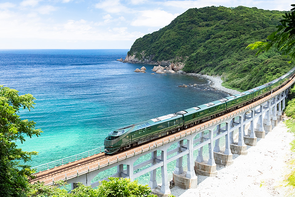 西日本旅客鉄道：東京カメラ部10選 柄木孝志氏、JR西日本 瑞風推進事業部長「TWILIGHT EXPRESS 瑞風の走る風景」